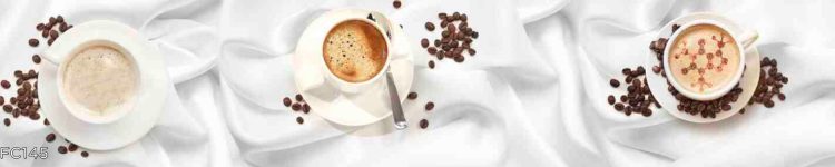 Panou din sticlă cu ceașcă de cafea și desert delicios pentru bucătărie